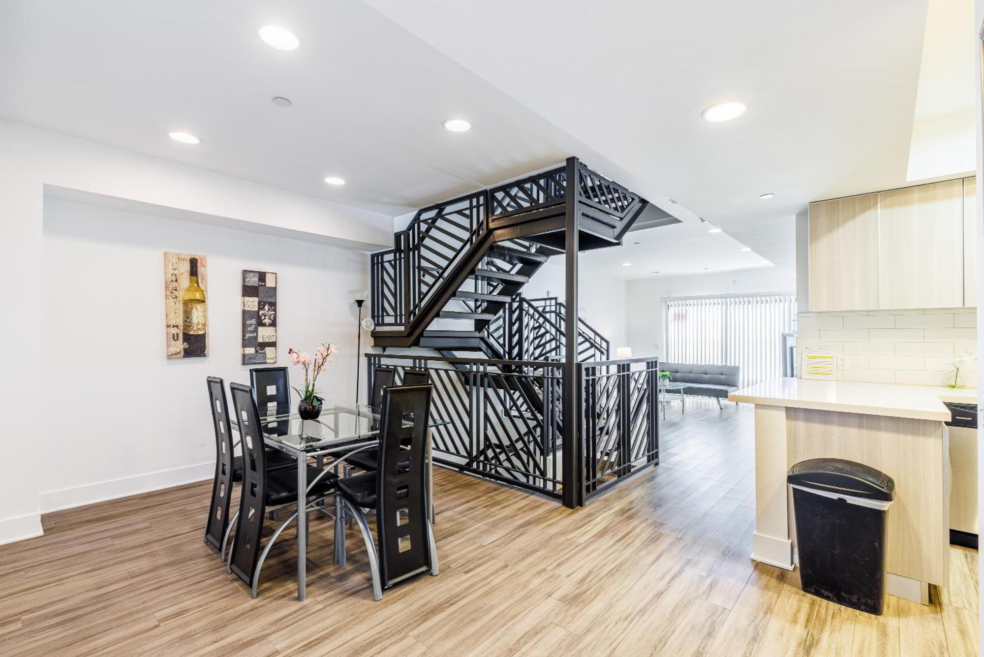 Hollywood Furnished Aparthotel