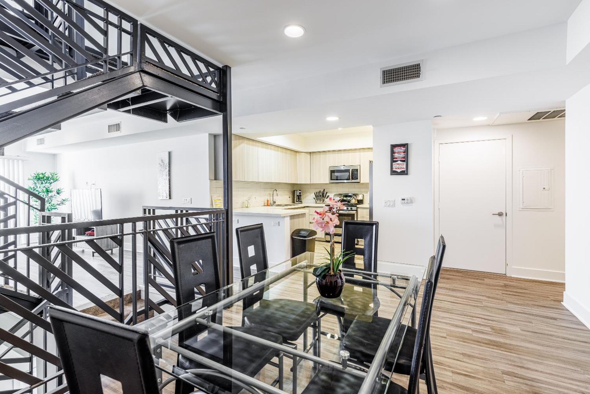 Hollywood Furnished *