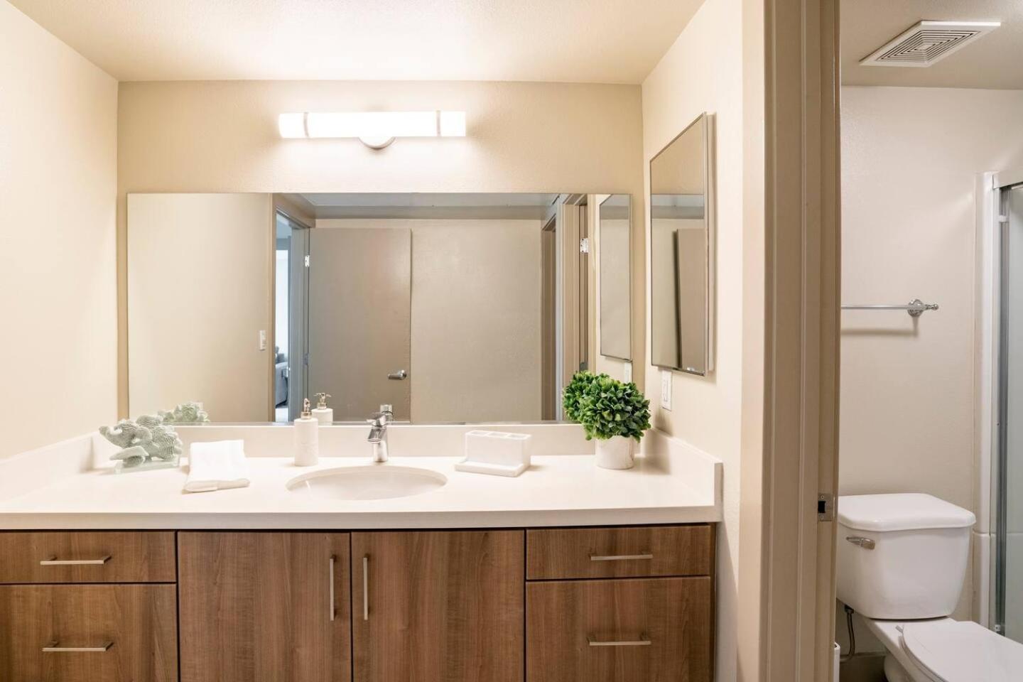 Harbor Views ,luxury Condo, Venice&marina *