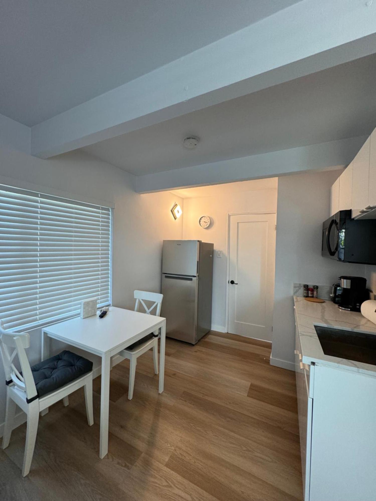 Modern Stylish &cozy Back Unit * Los Angeles