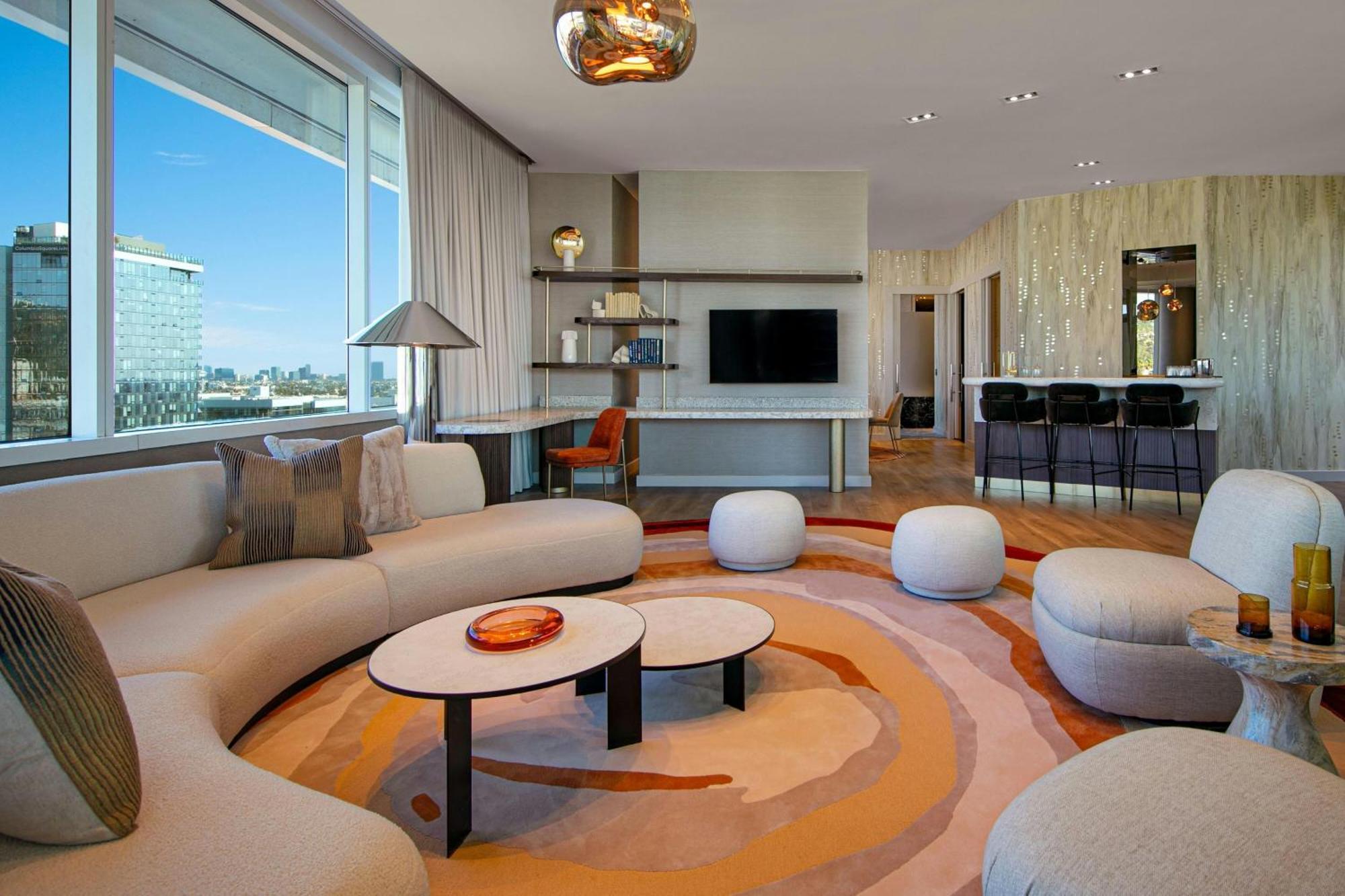 W Hollywood 4*