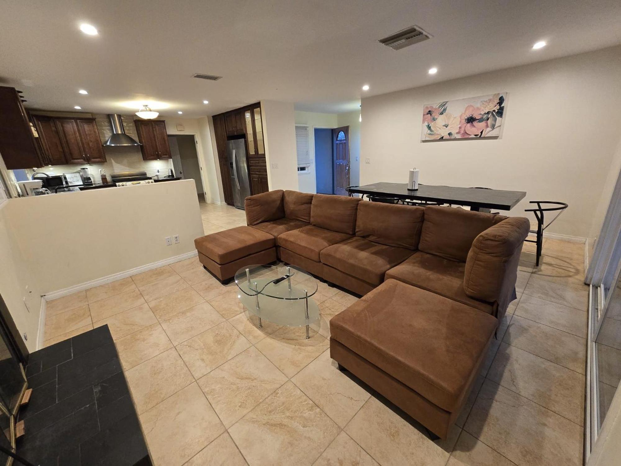 Holiday home 4 Bedroom West Hills Charmer With Pool And Jacuzzi *