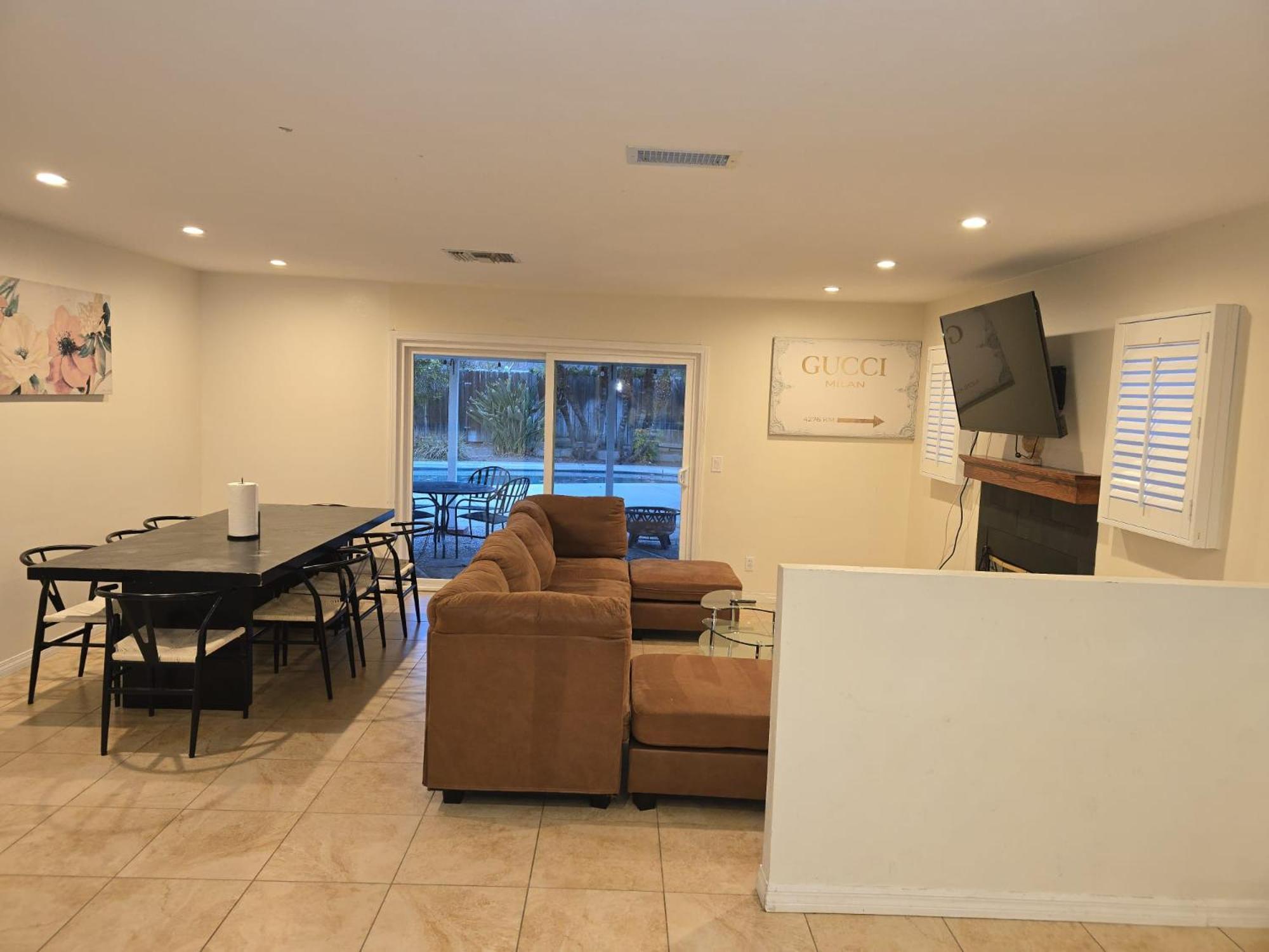 4 Bedroom West Hills Charmer With Pool And Jacuzzi Holiday home Los Angeles