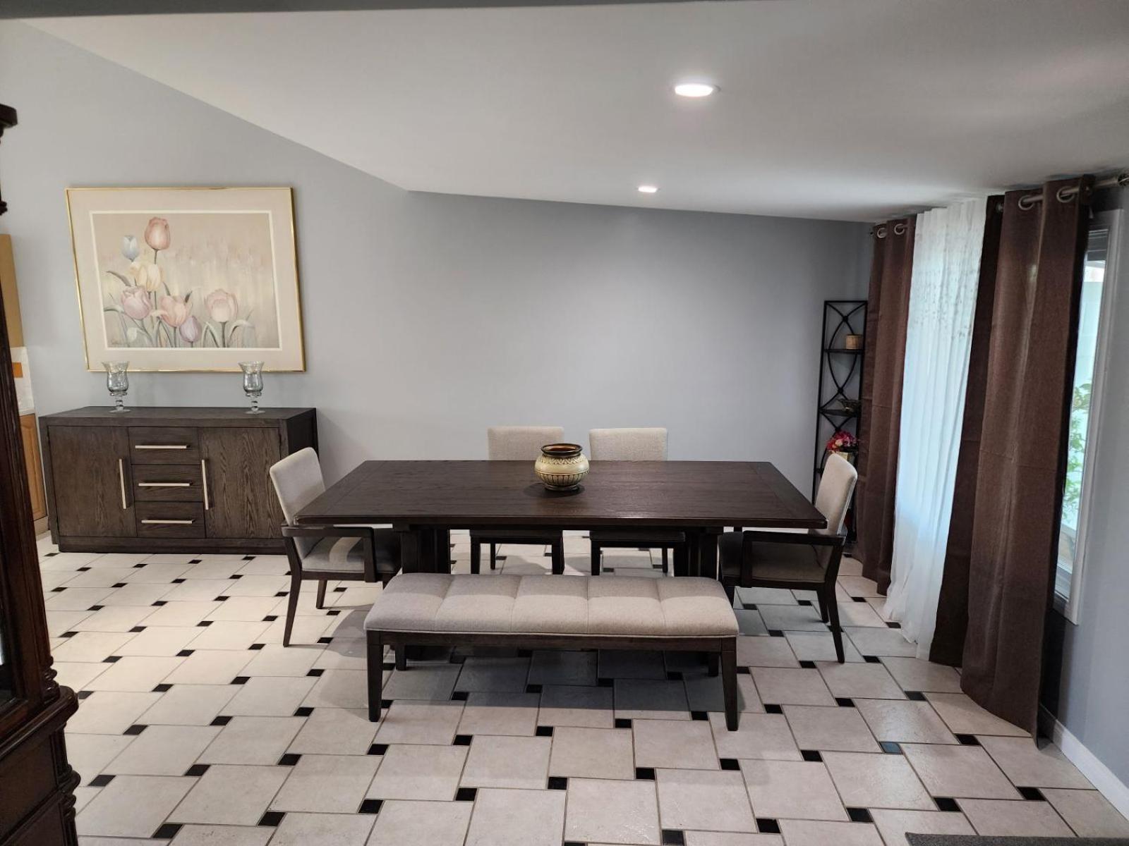 Charming 3-bedroom 2-bathroom House In North Hollywood
