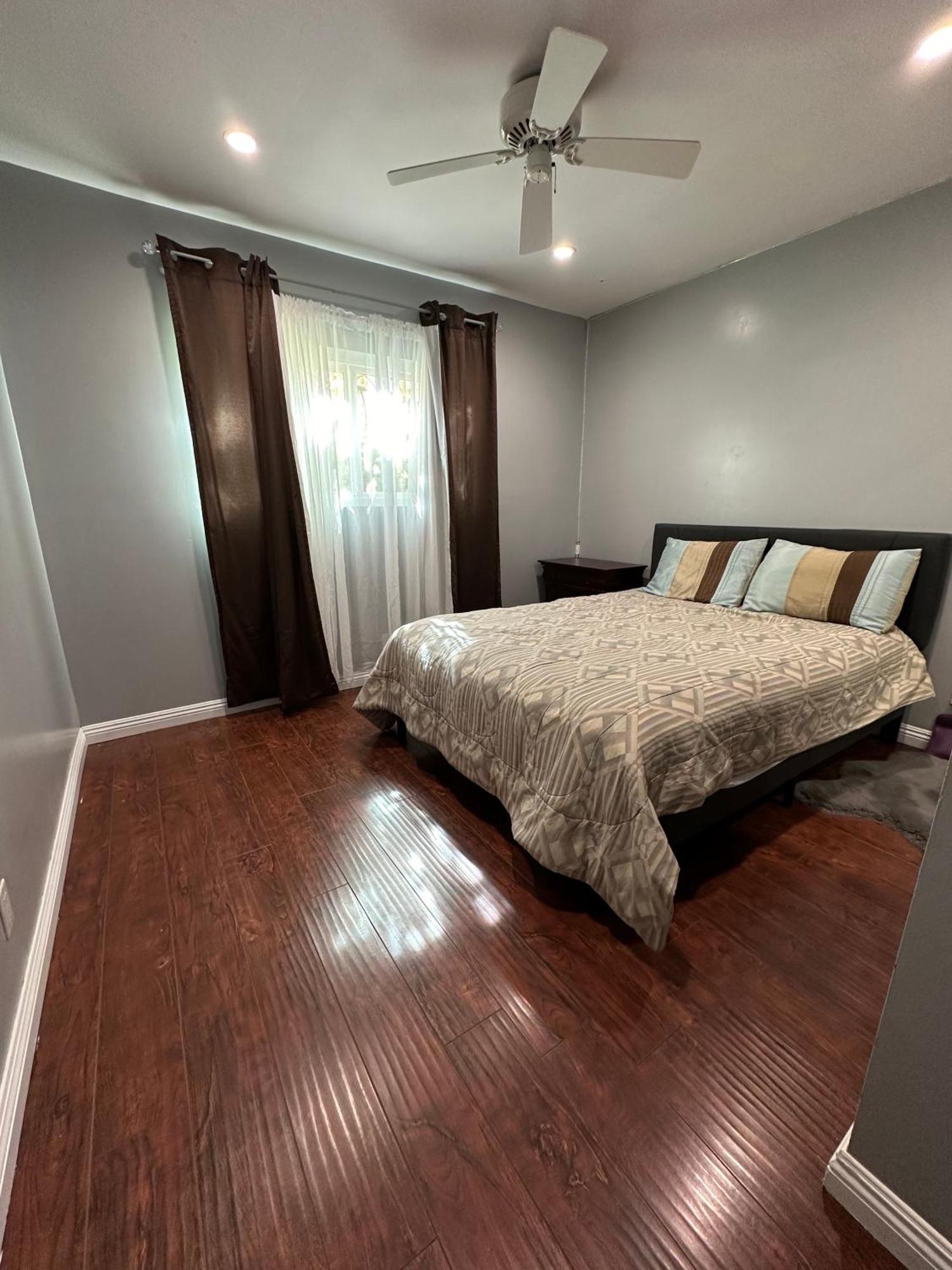 Charming 3-bedroom 2-bathroom House In North Hollywood
