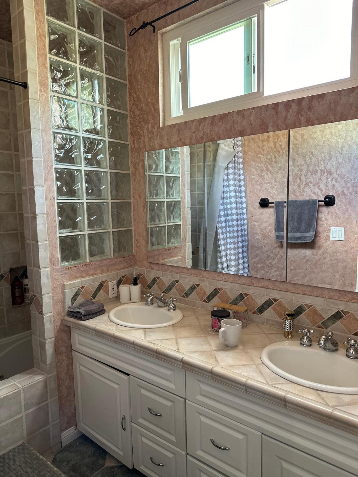 Holiday home Charming 3-bedroom 2-bathroom House In North Hollywood *