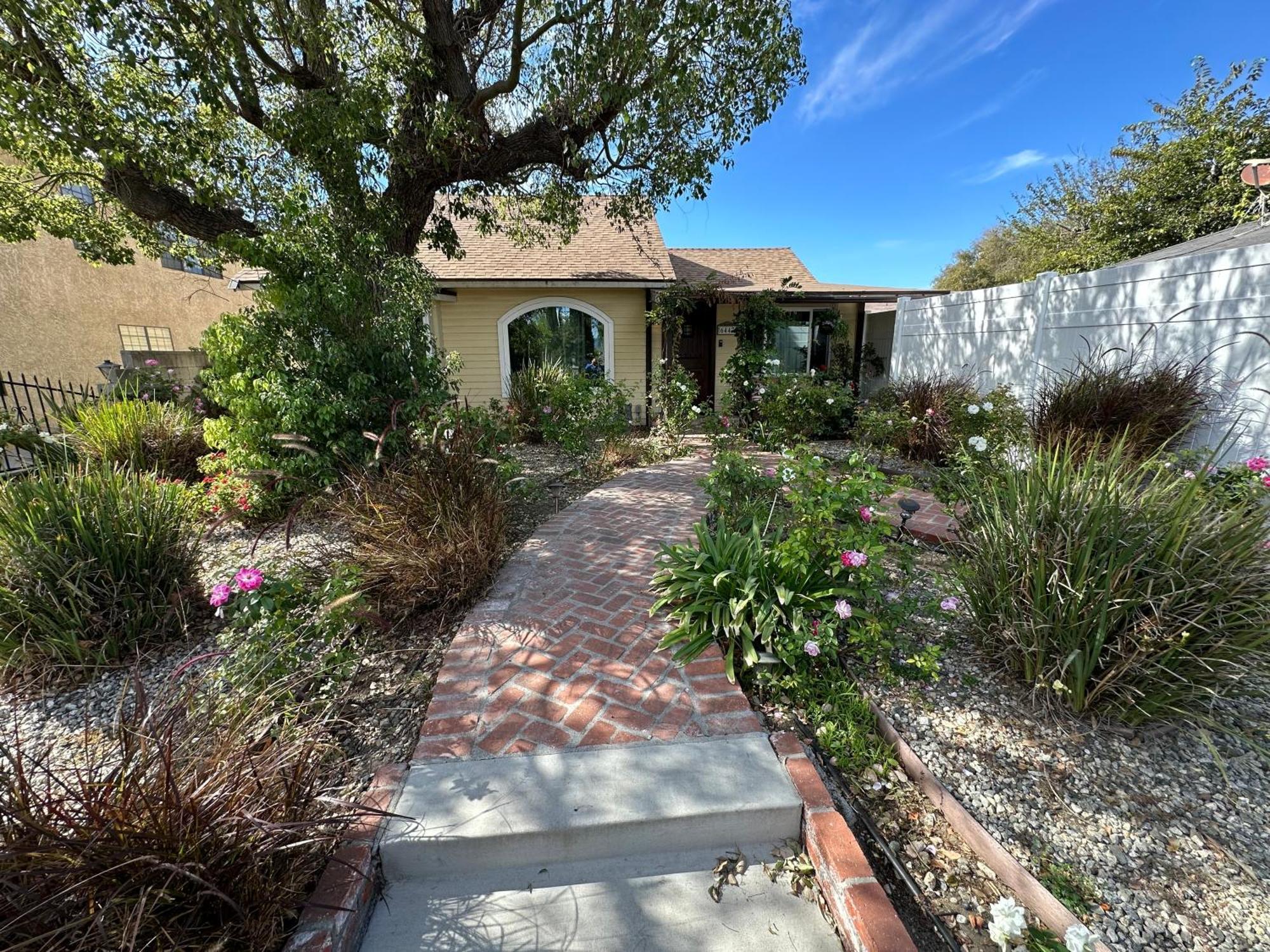 Holiday home Charming 3-bedroom 2-bathroom House In North Hollywood *