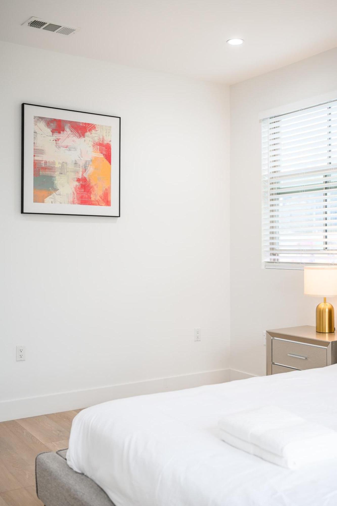 Modern Spacious With Parking & Fully Equipped Kitchen #3 * Los Angeles