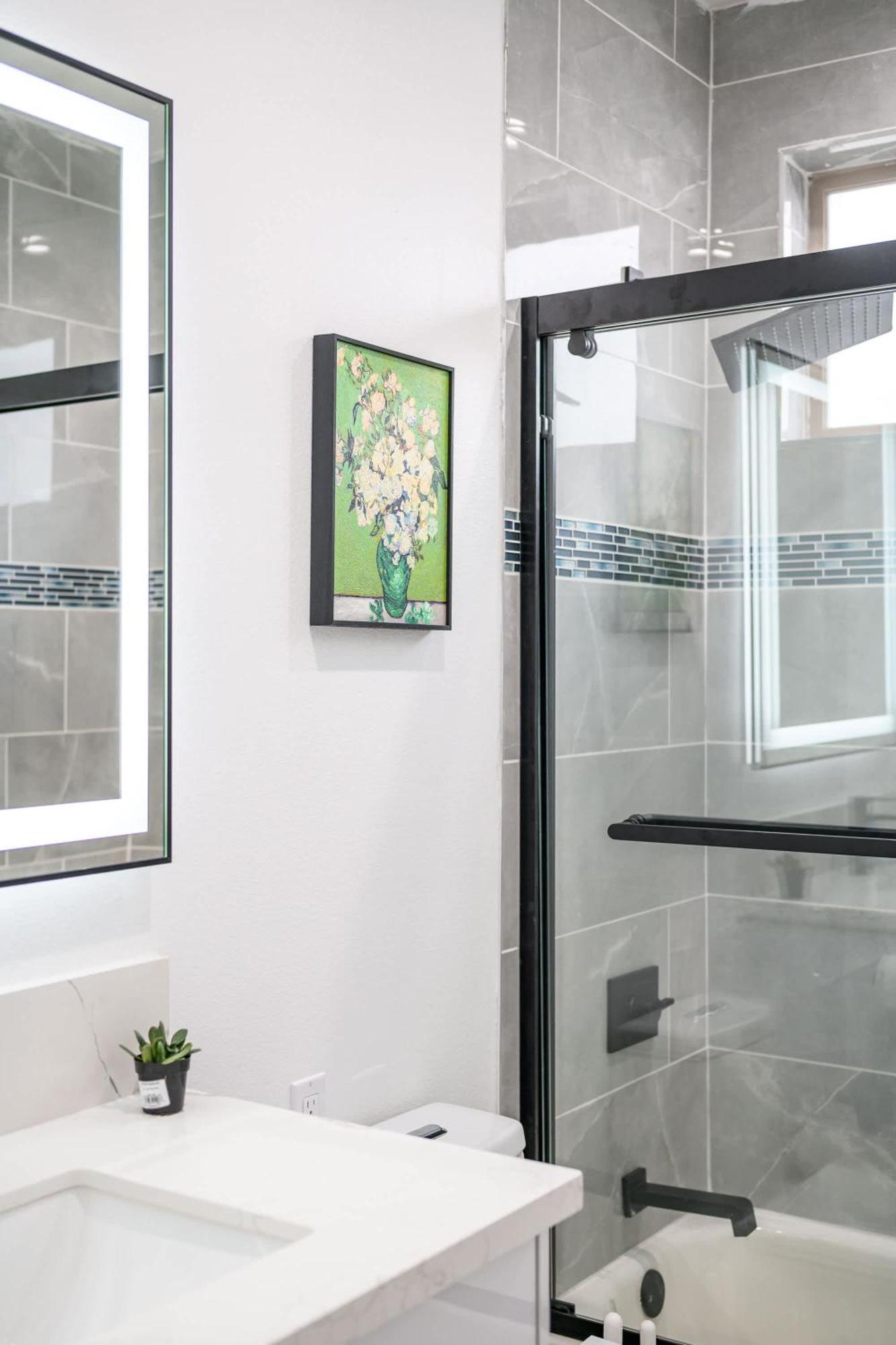 Apartment Modern Spacious With Parking & Fully Equipped Kitchen #3 *