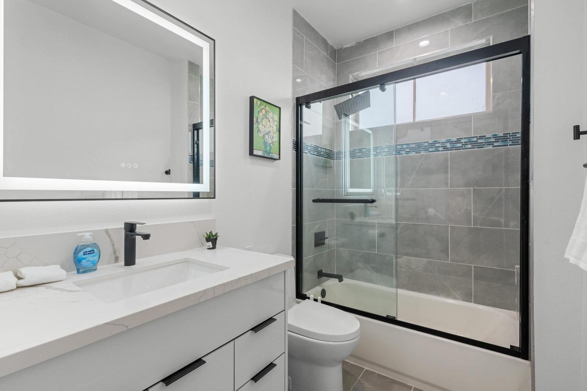 Modern Spacious With Parking & Fully Equipped Kitchen #3 Los Angeles