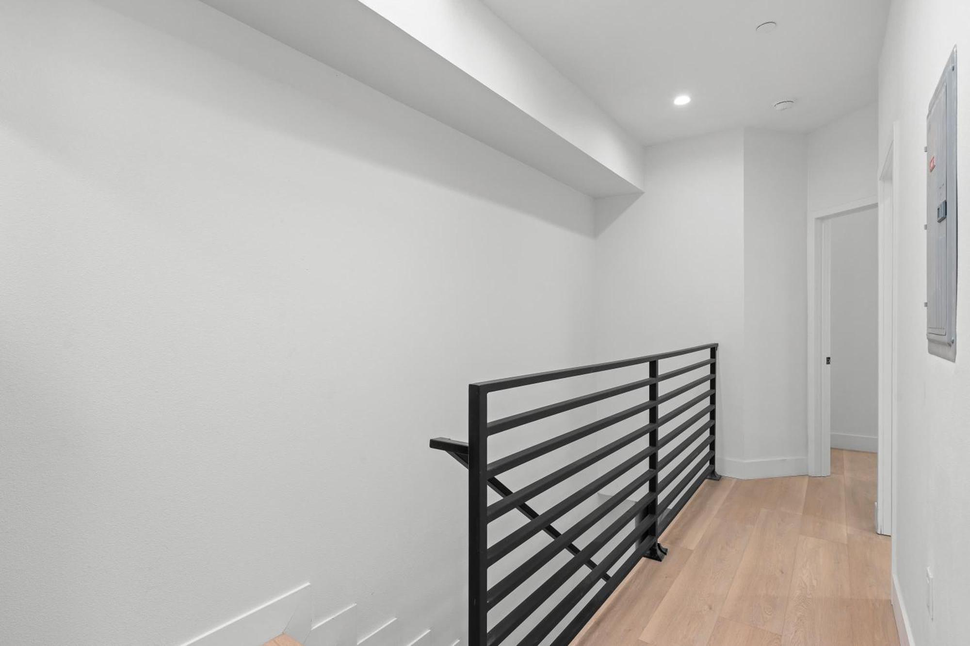 Apartment Modern Spacious With Parking & Fully Equipped Kitchen #3 *