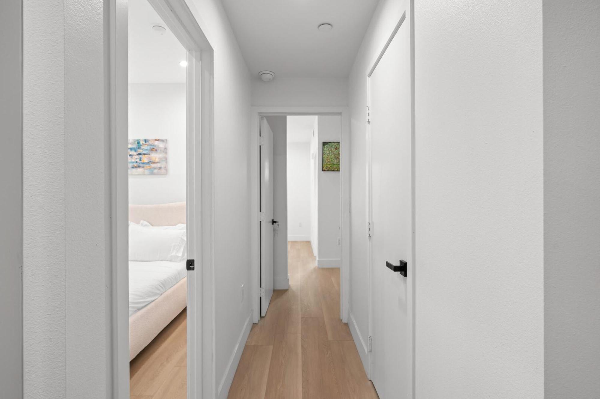 Modern Spacious With Parking & Fully Equipped Kitchen #3 *