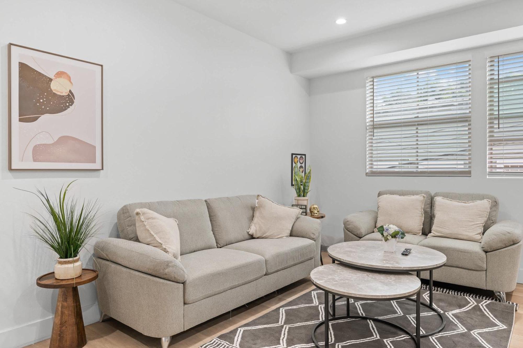 Modern Spacious With Parking & Fully Equipped Kitchen #3 Los Angeles