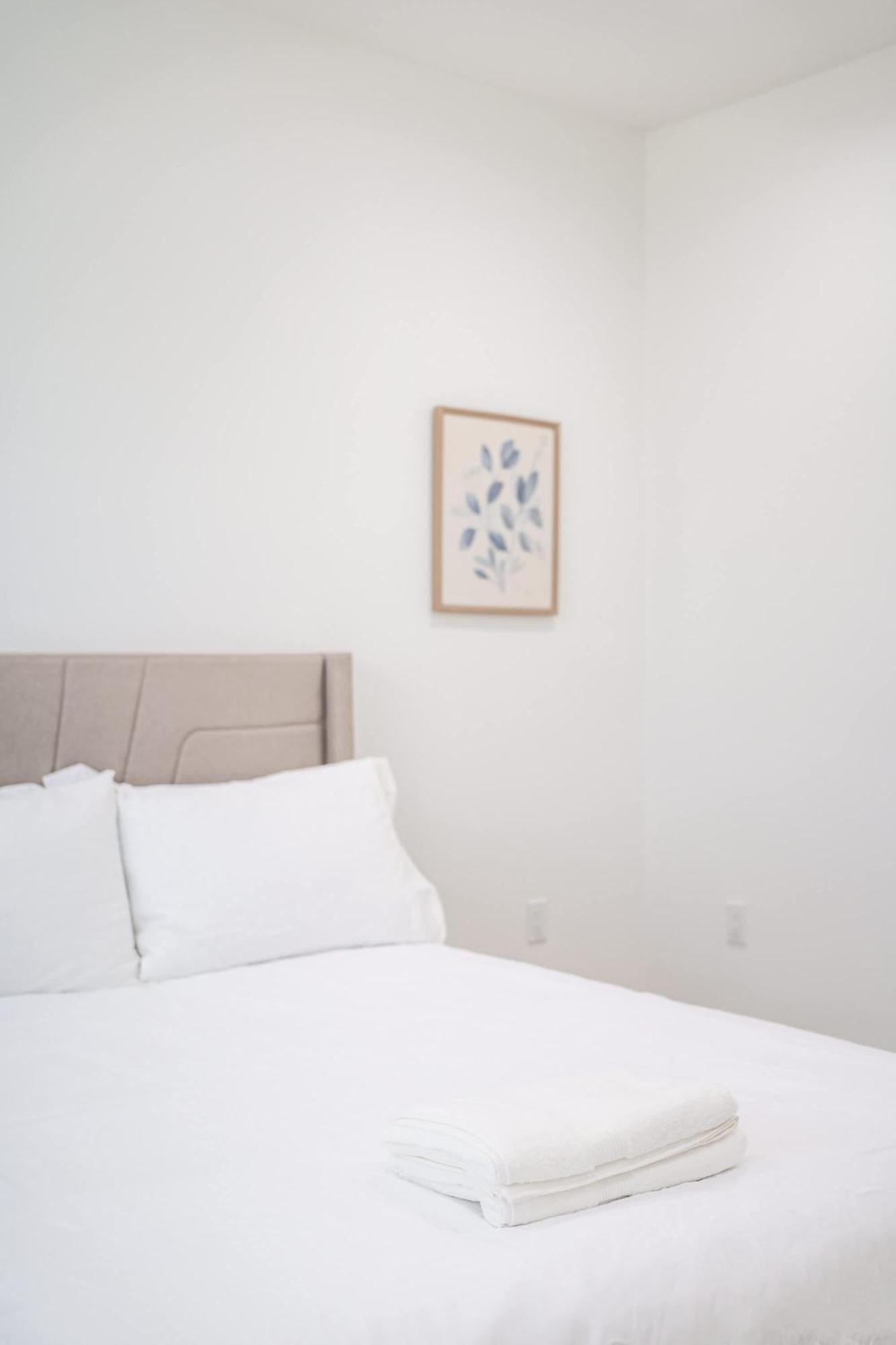 Modern 5br With Full Amenities & Parking #2 Apartment *