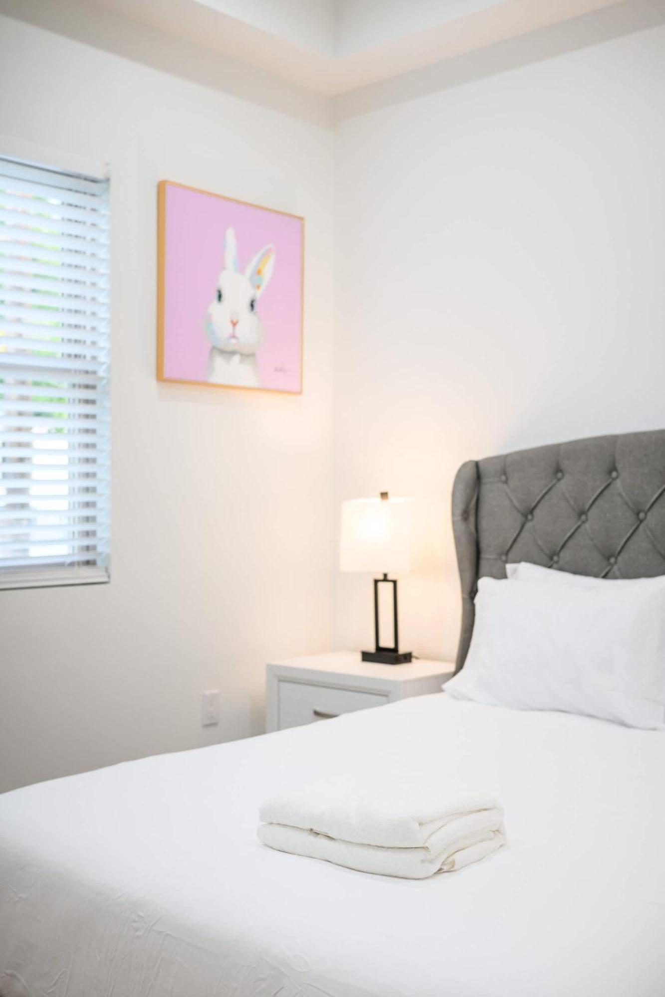 Modern 5br With Full Amenities & Parking #2 Apartment