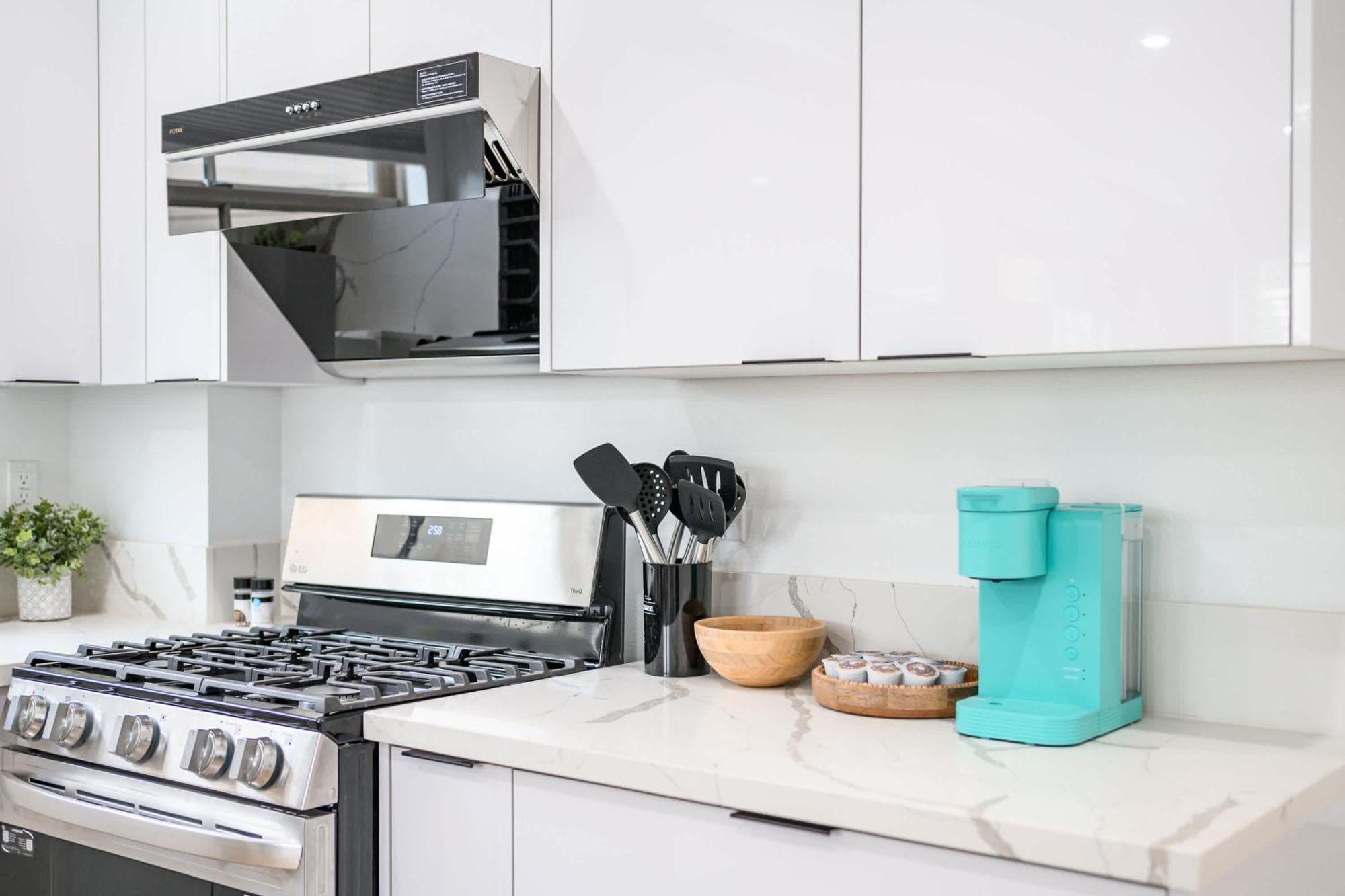 Modern 5br With Full Amenities & Parking #2 Apartment