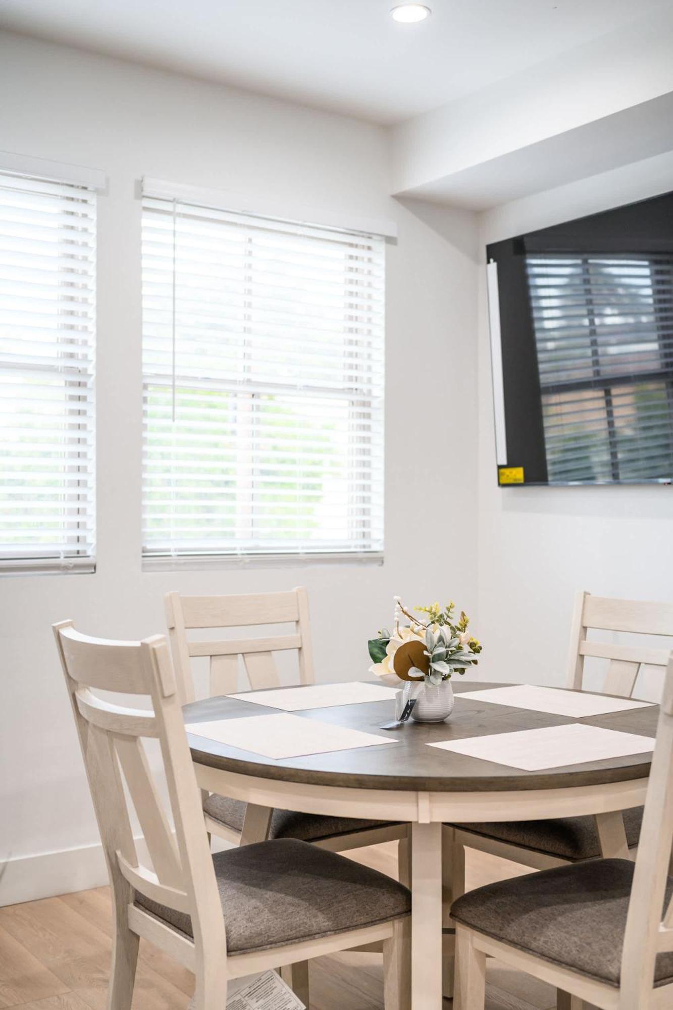 Apartment Modern 5br With Full Amenities & Parking #2 *