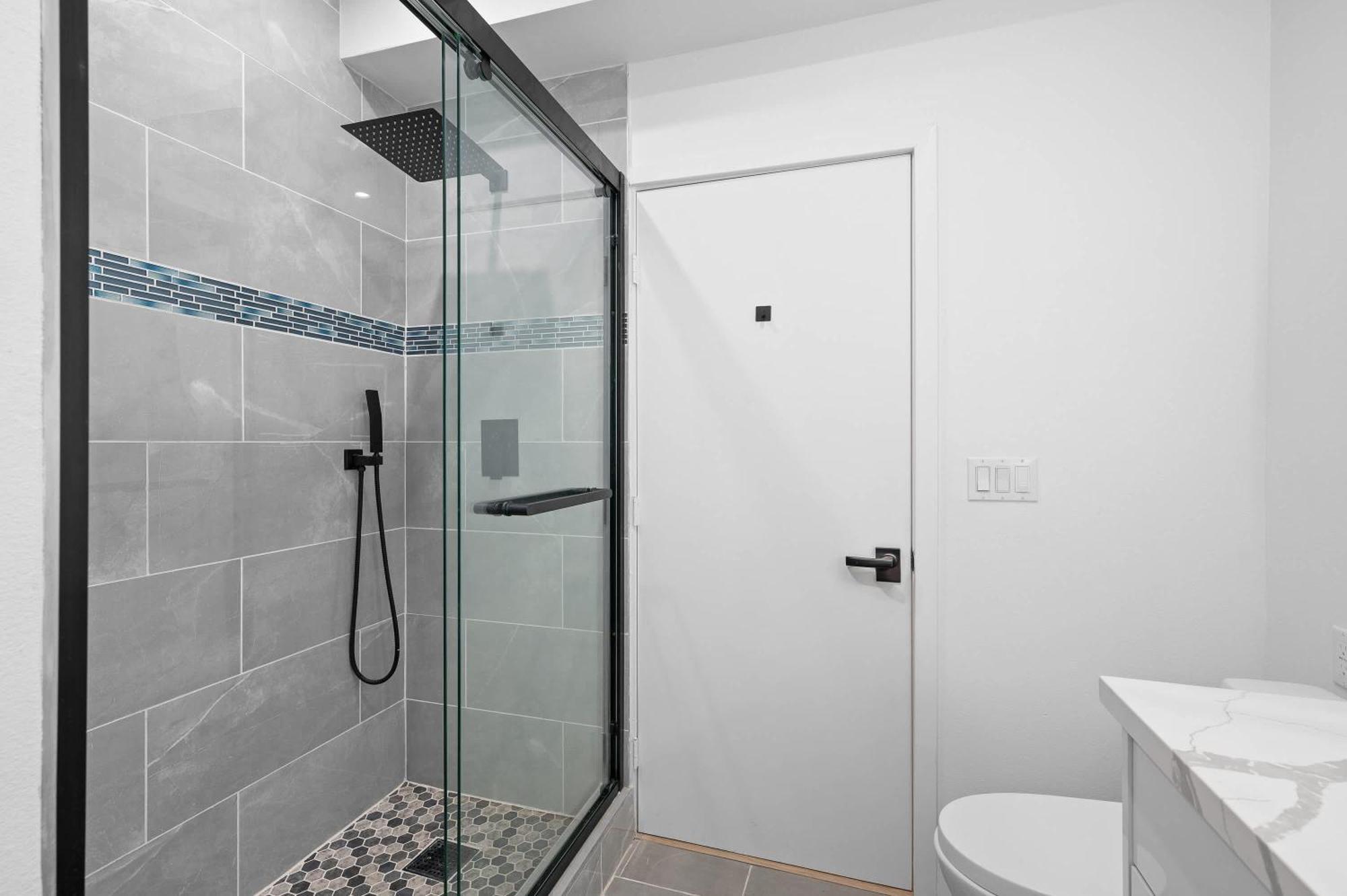 Modern 5br With Full Amenities & Parking #2 *