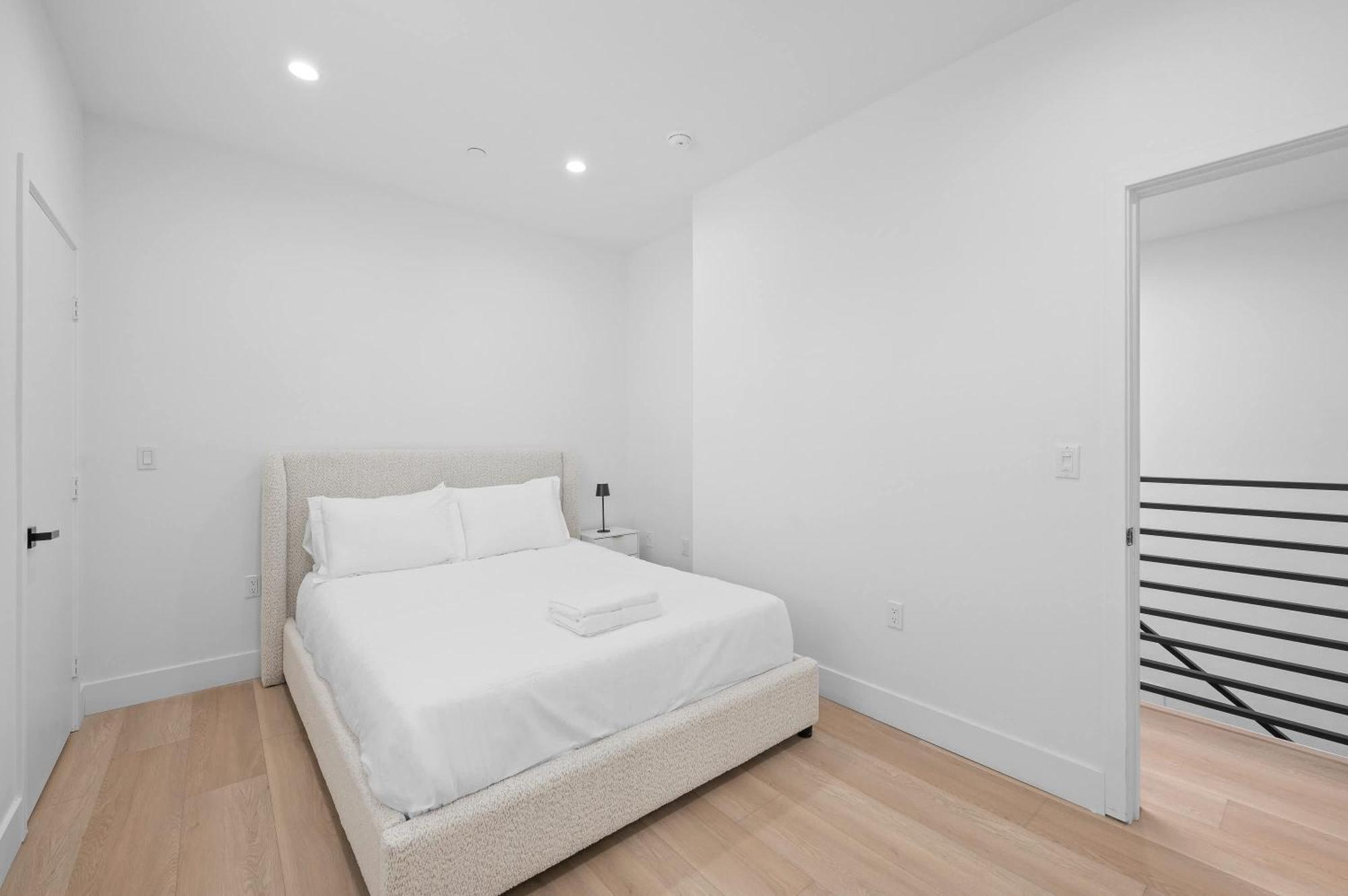 Modern 5br With Full Amenities & Parking #2 * Los Angeles