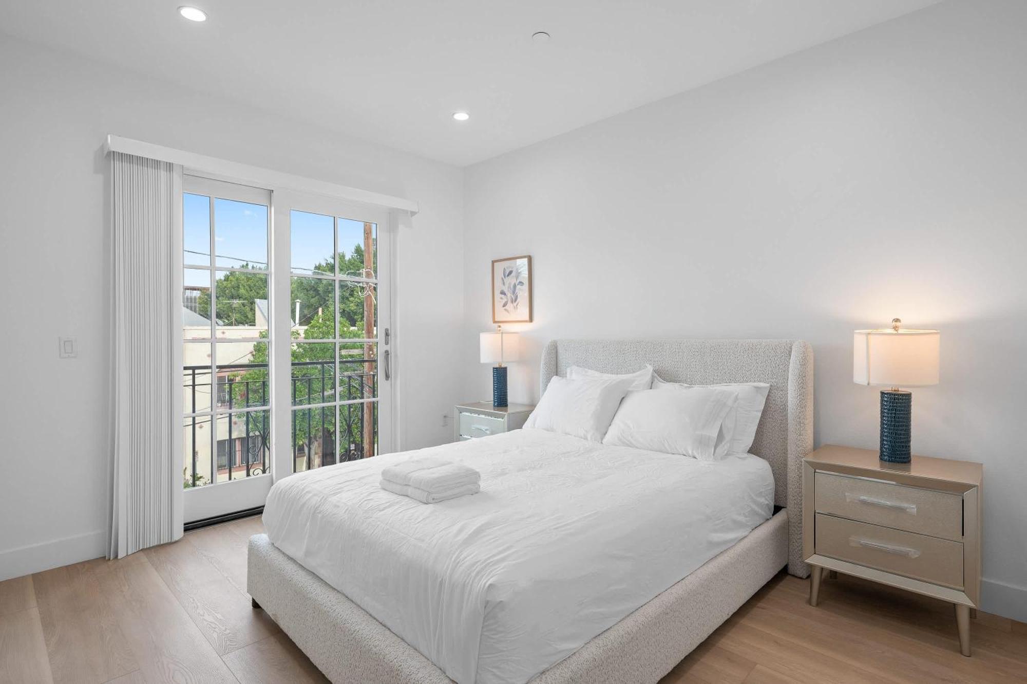 Modern 5br With Full Amenities & Parking #2