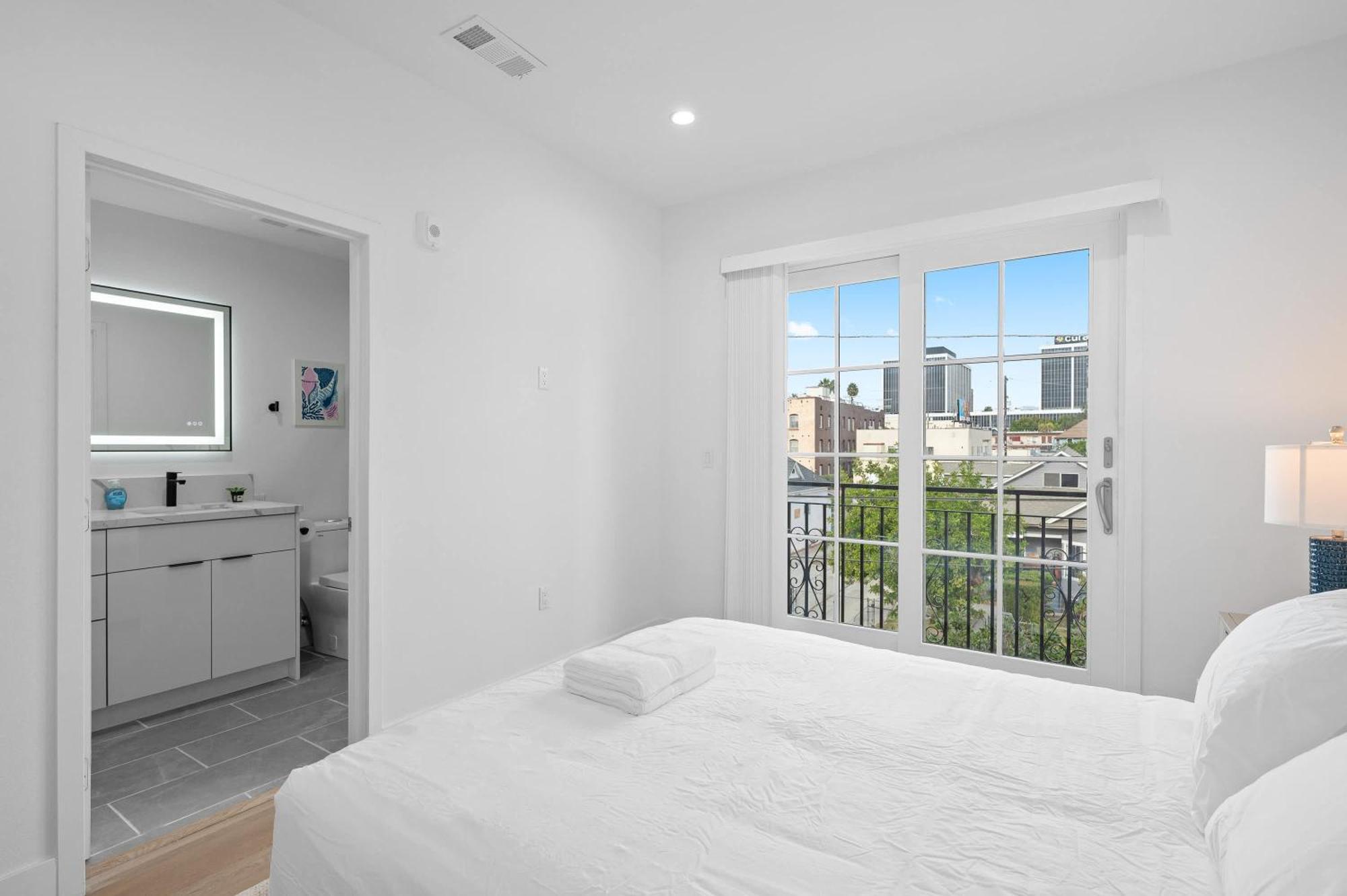 Apartment Modern 5br With Full Amenities & Parking #2