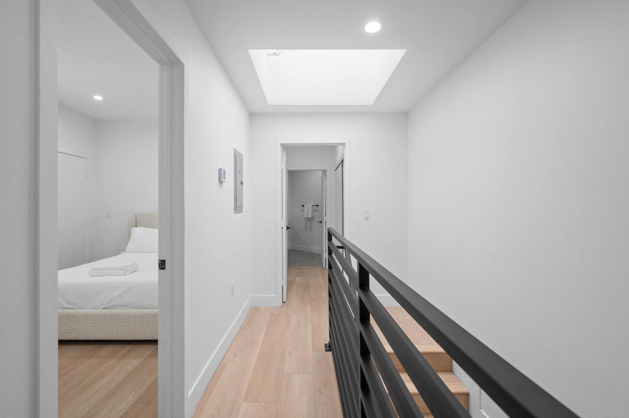 Apartment Modern 5br With Full Amenities & Parking #2 *