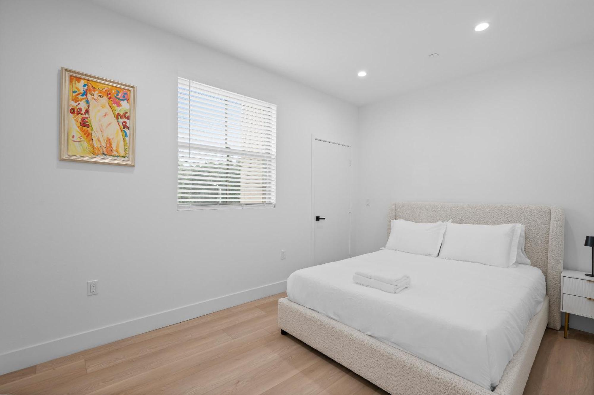 Modern 5br With Full Amenities & Parking #2