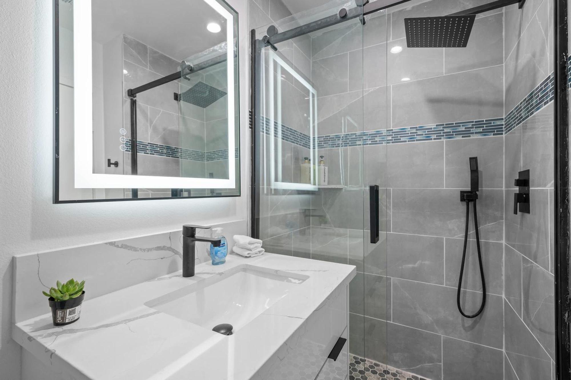 Apartment Modern 5br With Full Amenities & Parking #2
