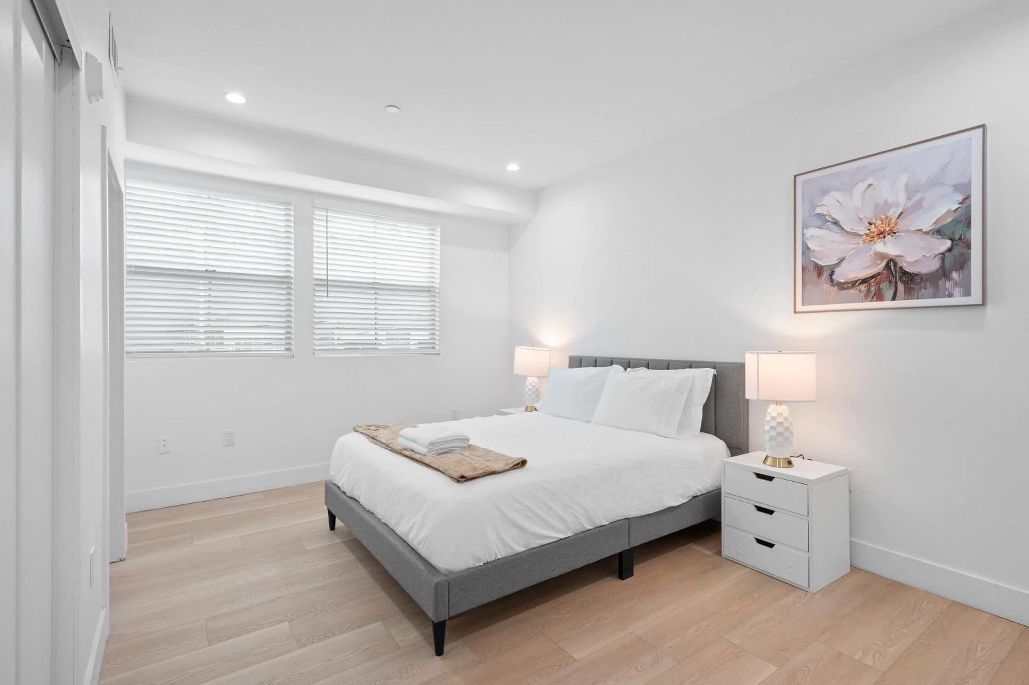 Apartment Modern 5br With Full Amenities & Parking #2 *