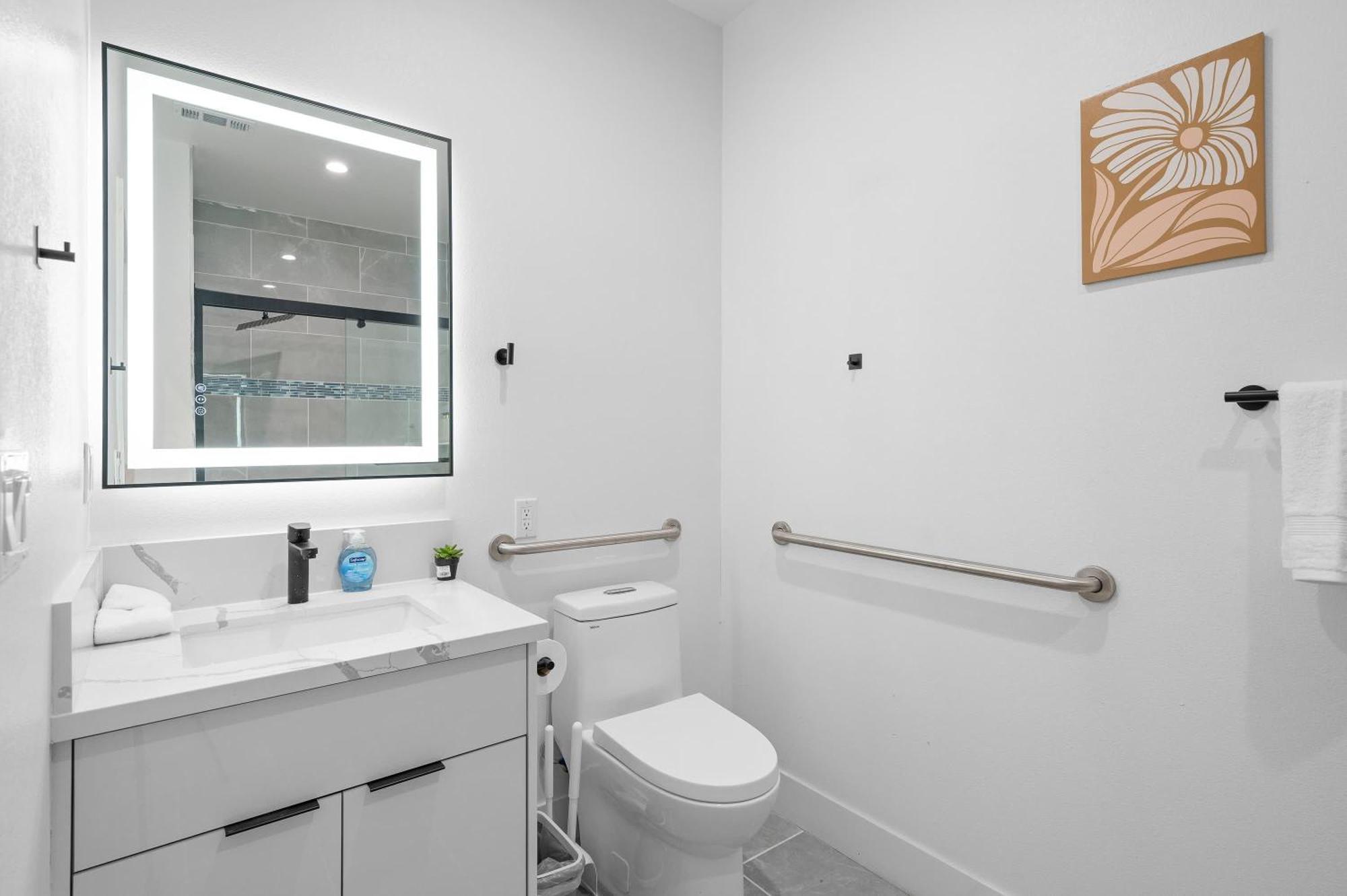 Apartment Modern 5br With Full Amenities & Parking #2