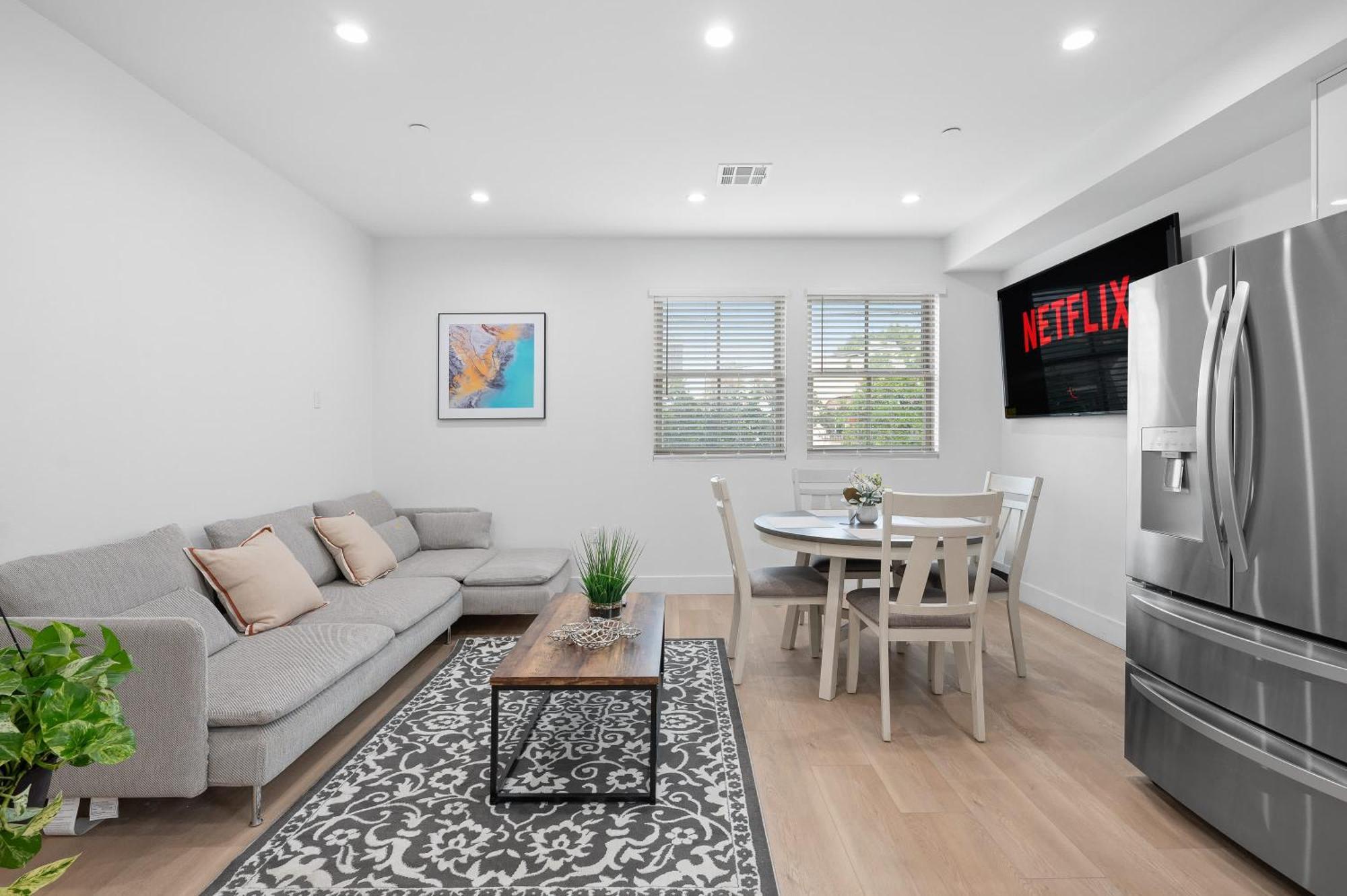 Apartment Modern 5br With Full Amenities & Parking #2