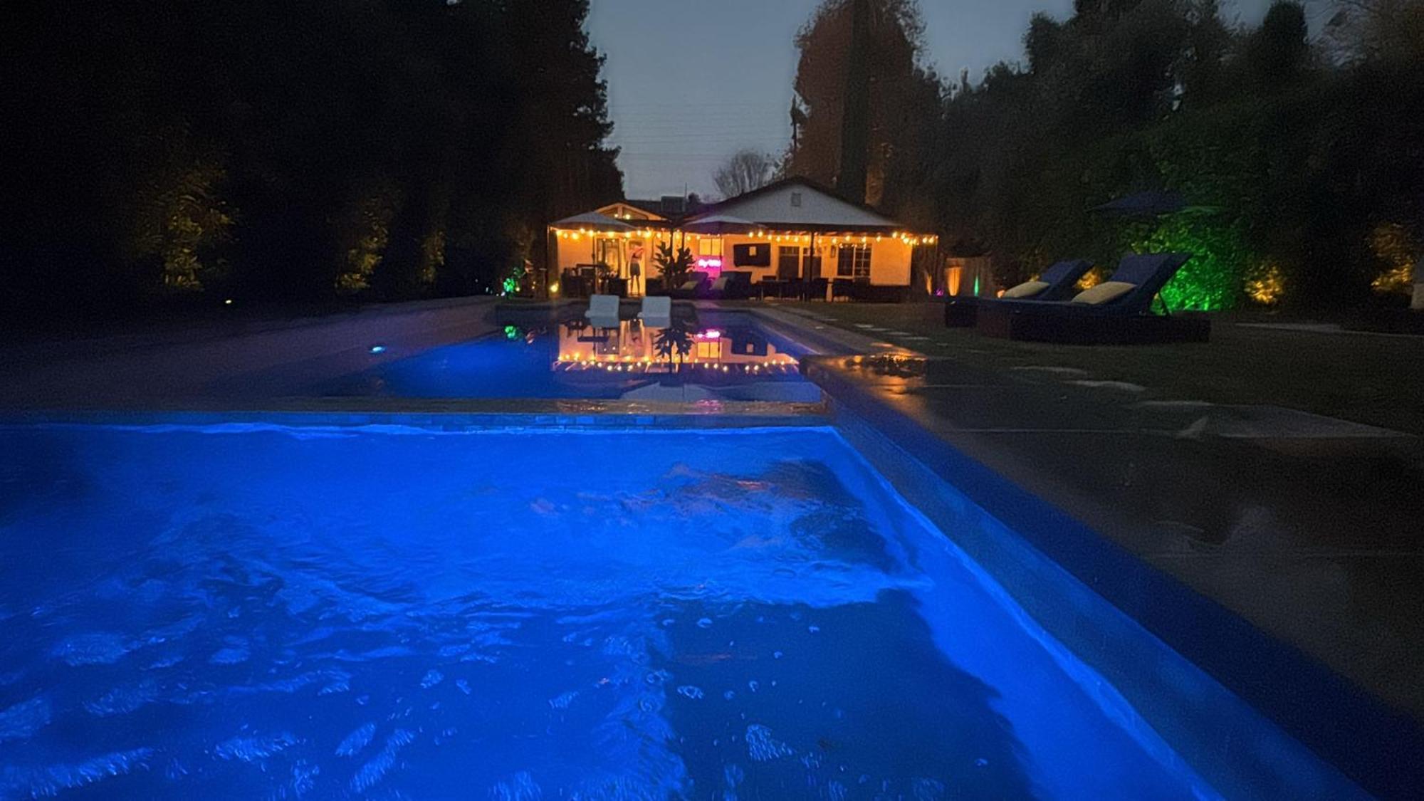Woodland Hills Paradise Style Los Angeles