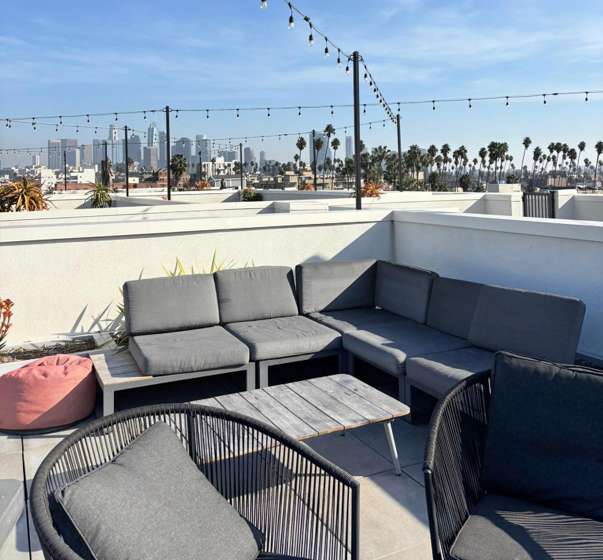 Dream Escape With Great Rooftop Views *
