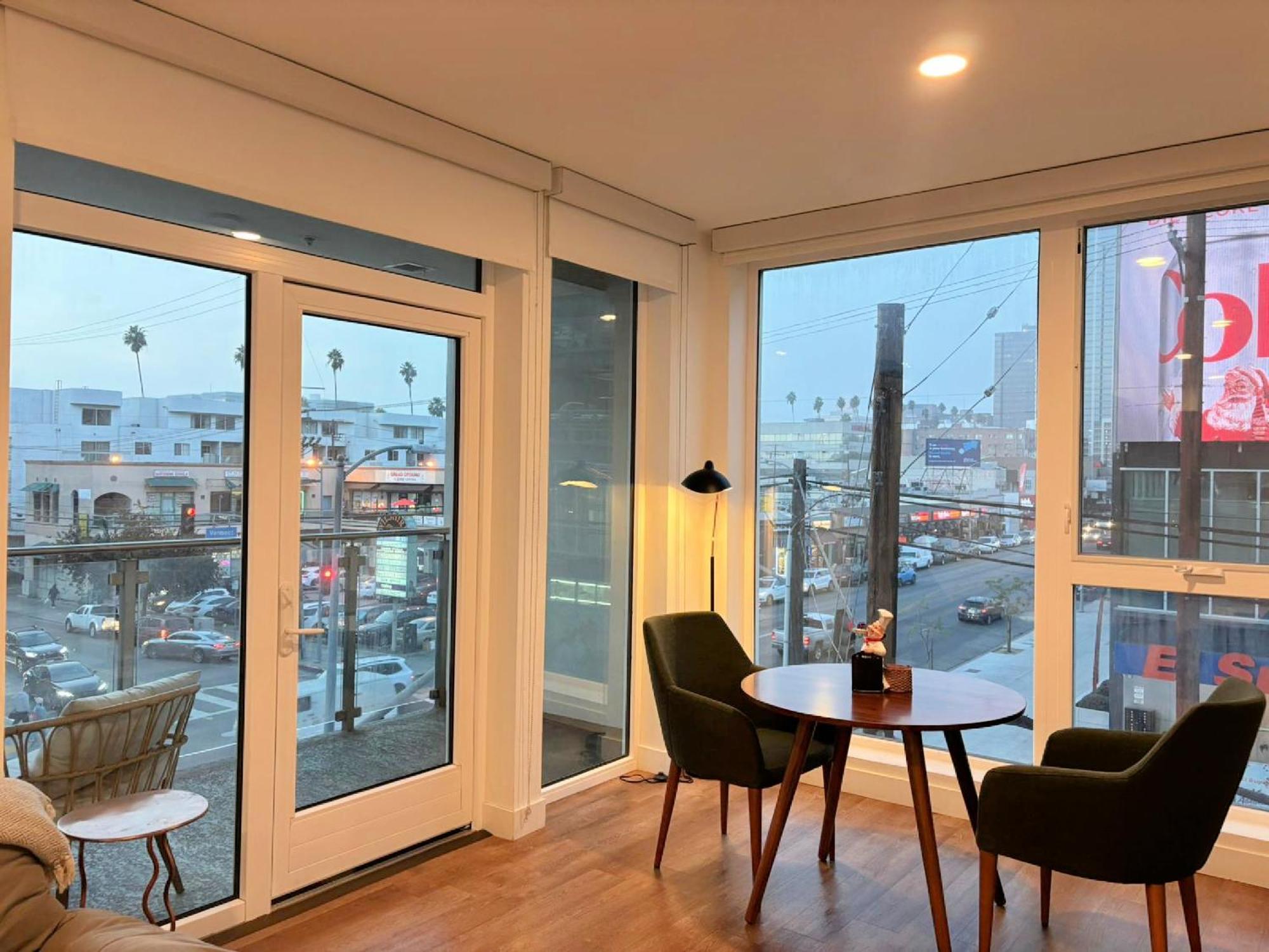 Dream Escape With Great Rooftop Views * Los Angeles