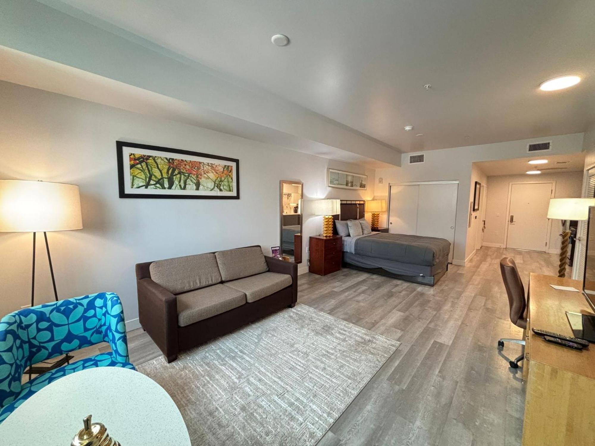 Hollywood Rooftop Boutique Residences On Melrose *