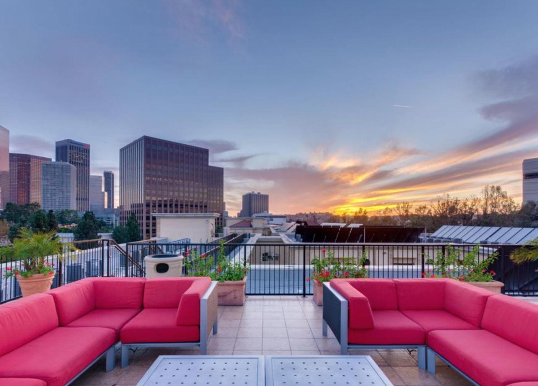Socal Lux On Bixel