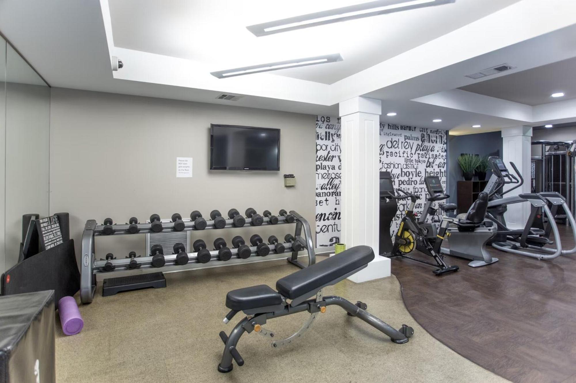 Beverly Hills Chic 2 Bed 2bath With Patio And Parking 309 *