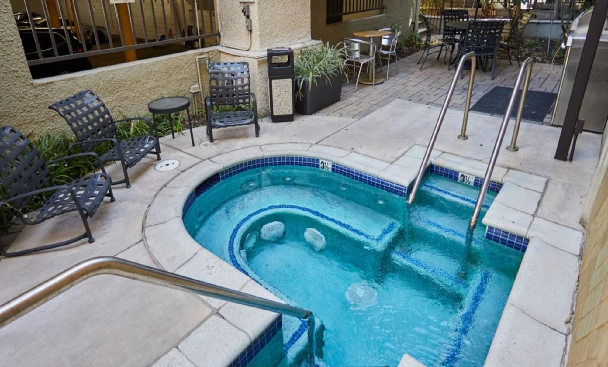 Apartment Beverly Hills Midle 1 Bedroom With Parking 202 *
