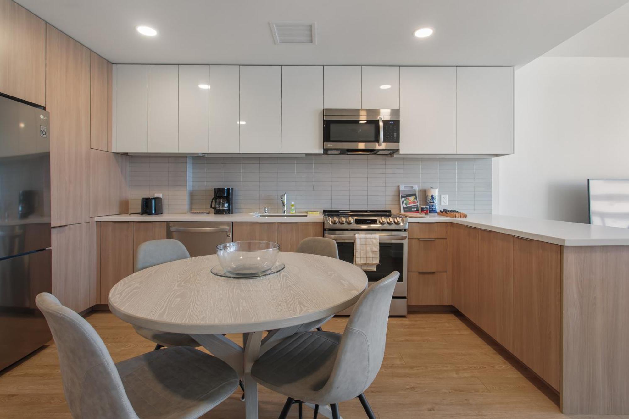 Luxury Brentwood Penthouses With View