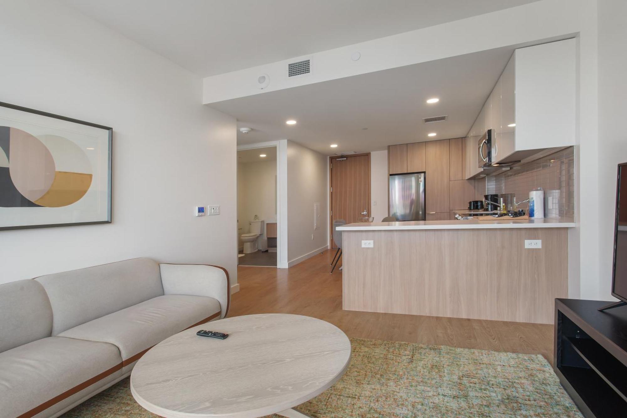Luxury Brentwood Penthouses With View *