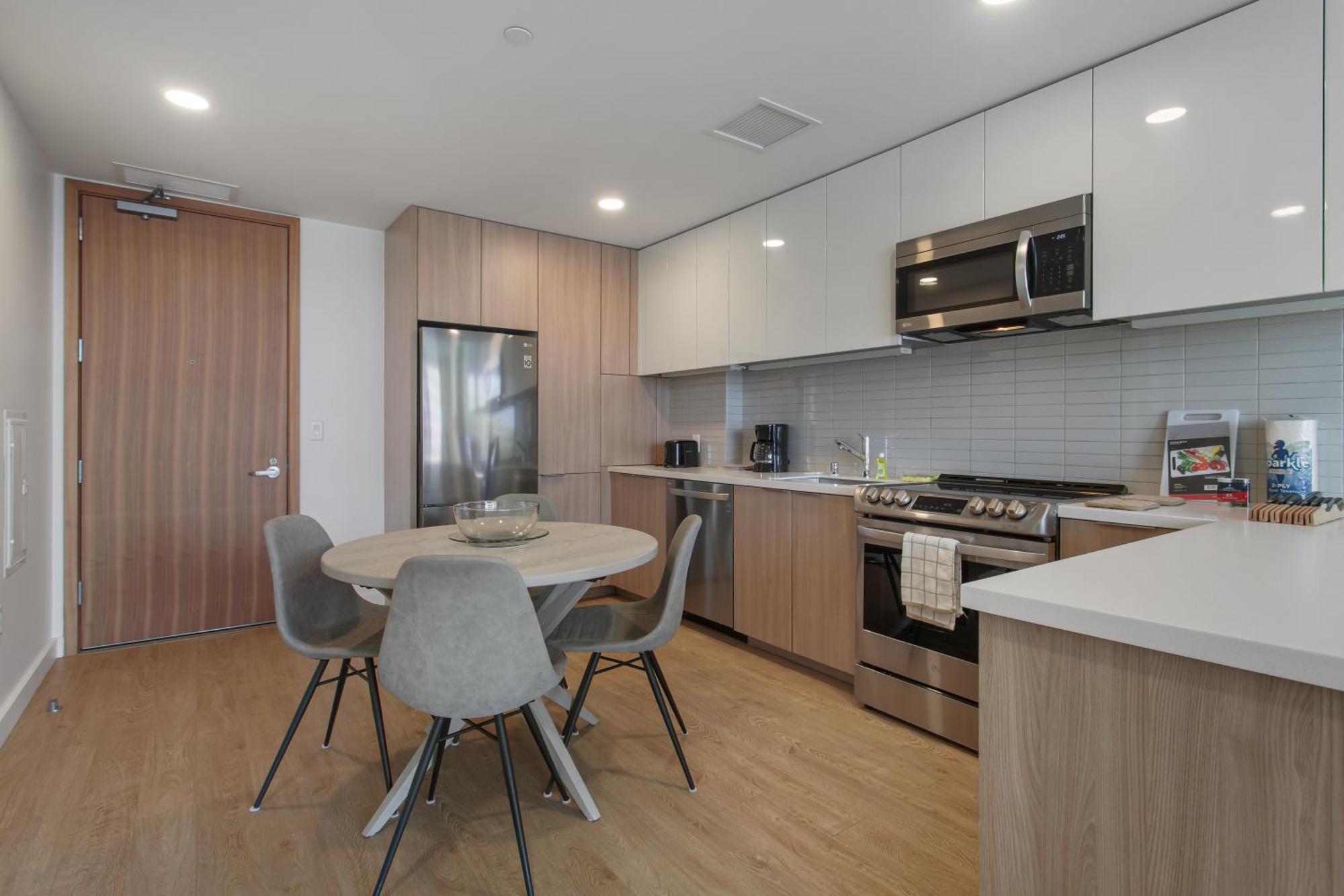 Luxury Brentwood Penthouses With View