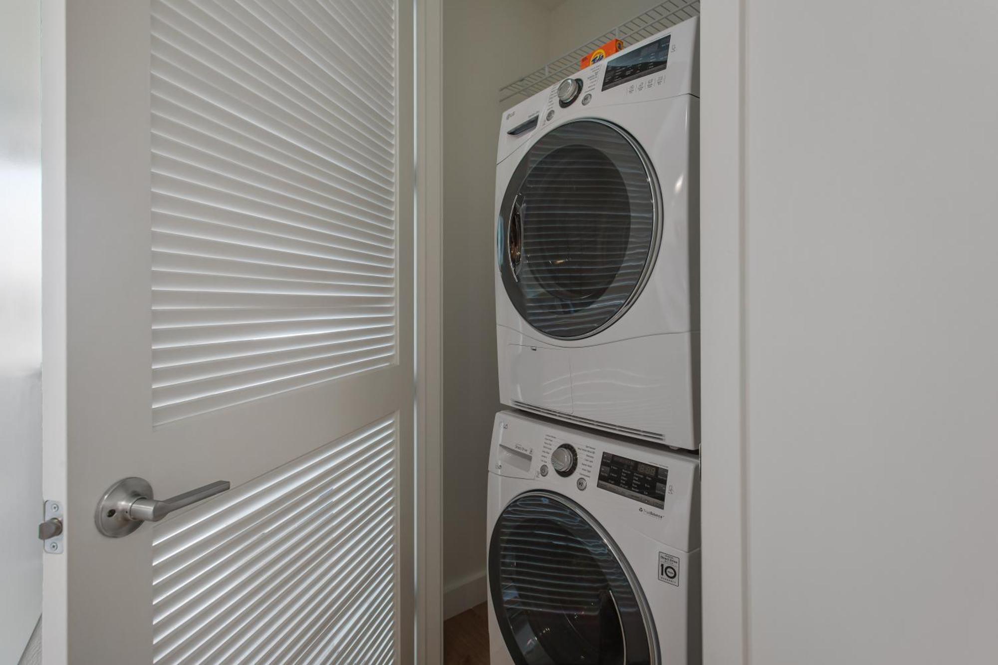 Luxury Brentwood Penthouses With View Capsule hotel *