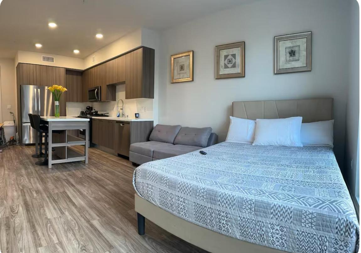 Walk Of Fame Upscale Hollywood 1bedroom Apartment- 2beds, Free Parking Apartment Los Angeles