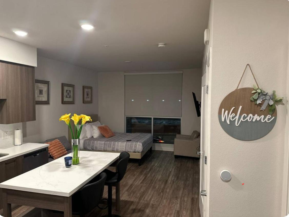 Walk Of Fame Upscale Hollywood 1bedroom Apartment- 2beds, Free Parking Apartment Los Angeles