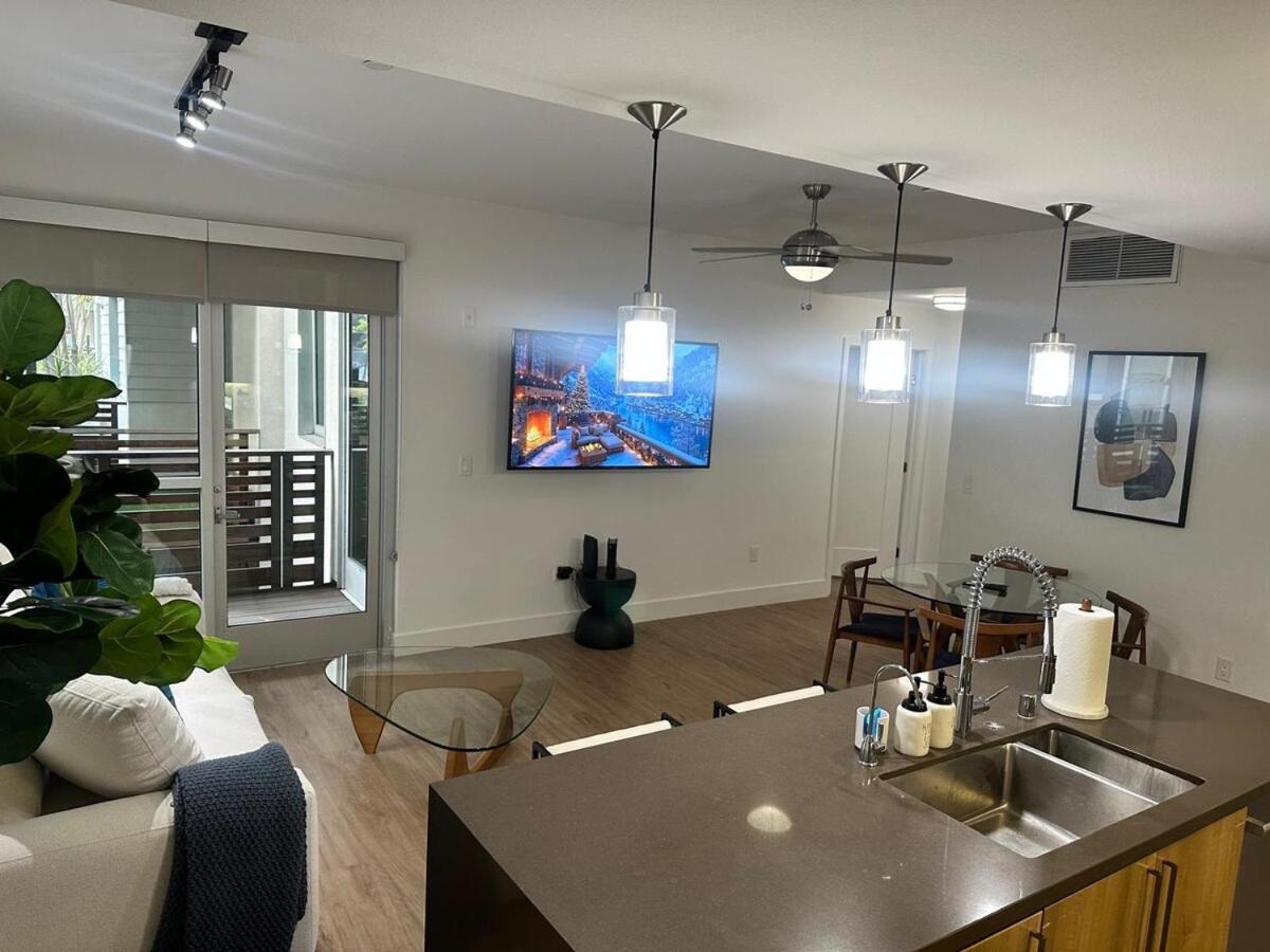Apartamento Amethyst Horizon - Stylish Peaceful 2br W Zen Garden View Pool Gym Los Angeles
