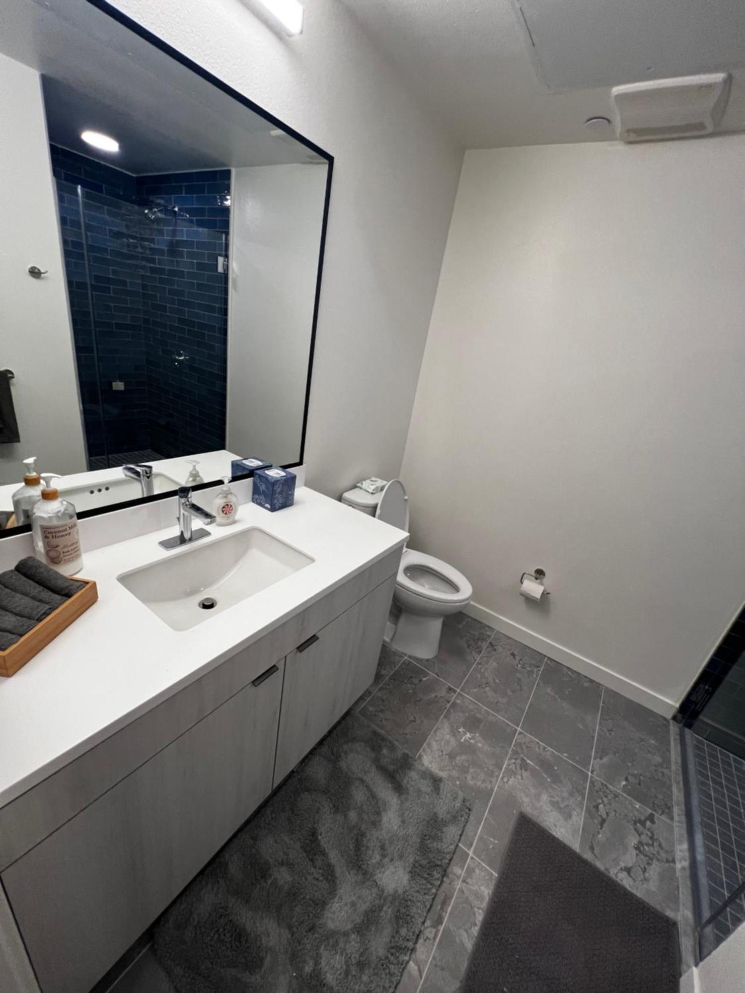 Heart Of Hollywood-walk Of Fame 1bd With View -free Parking, Balcony, Wifi, Rooftop, Gym, Upscale Amenities Apartment Los Angeles