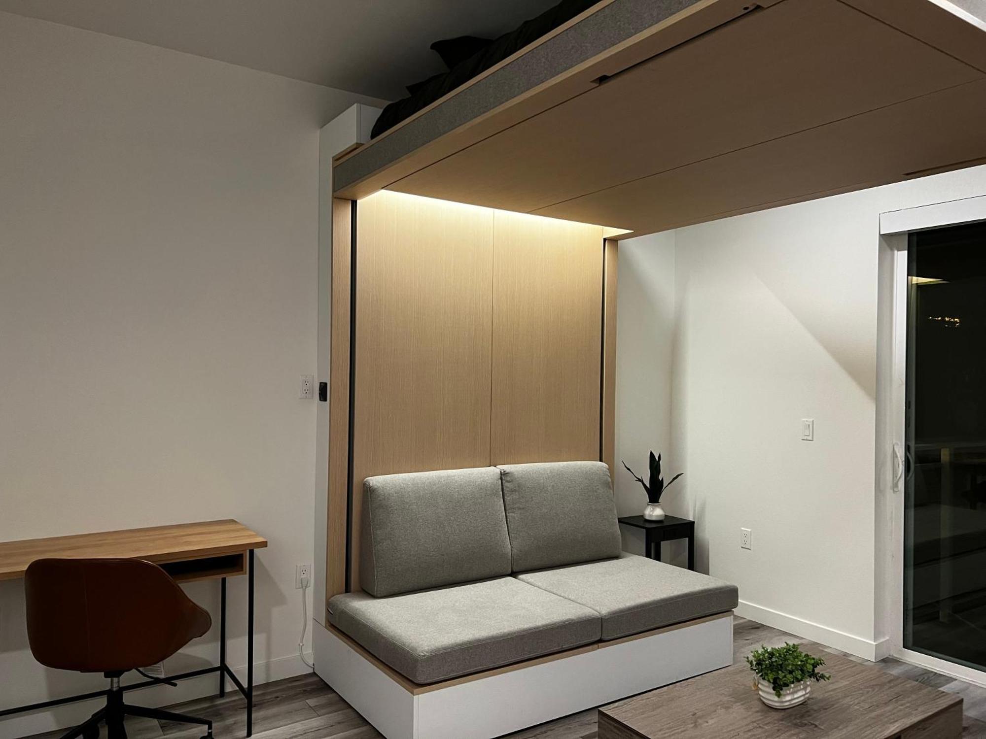 Heart Of Hollywood-walk Of Fame 1bd With View -free Parking, Balcony, Wifi, Rooftop, Gym, Upscale Amenities *