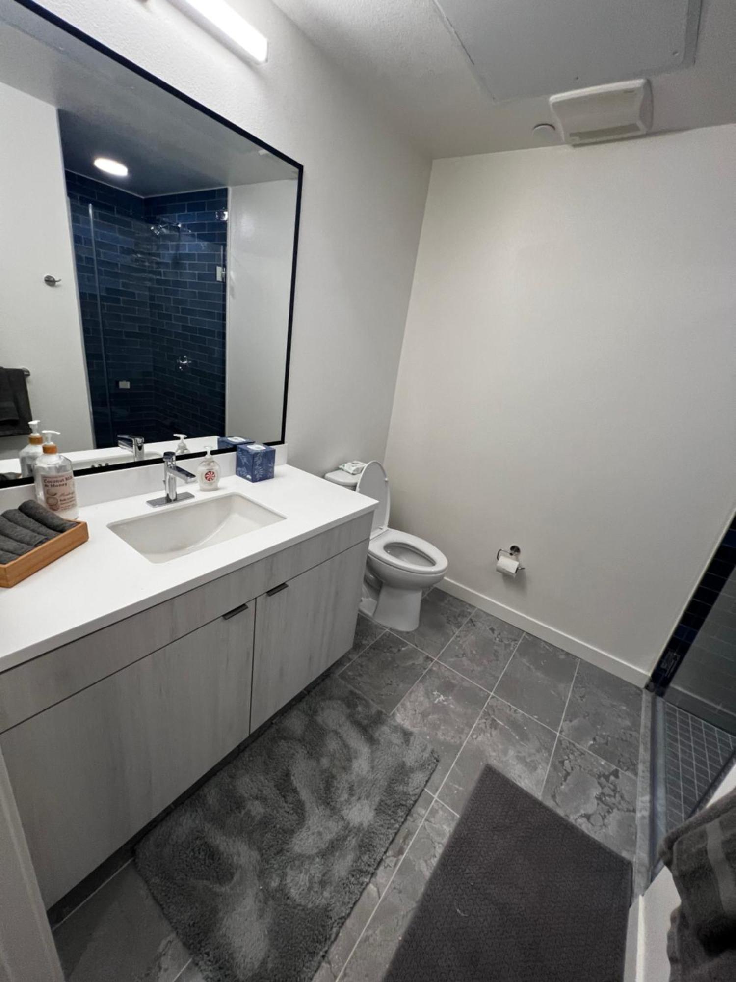Heart Of Hollywood-walk Of Fame 1bd With View -free Parking, Balcony, Wifi, Rooftop, Gym, Upscale Amenities Apartment Los Angeles