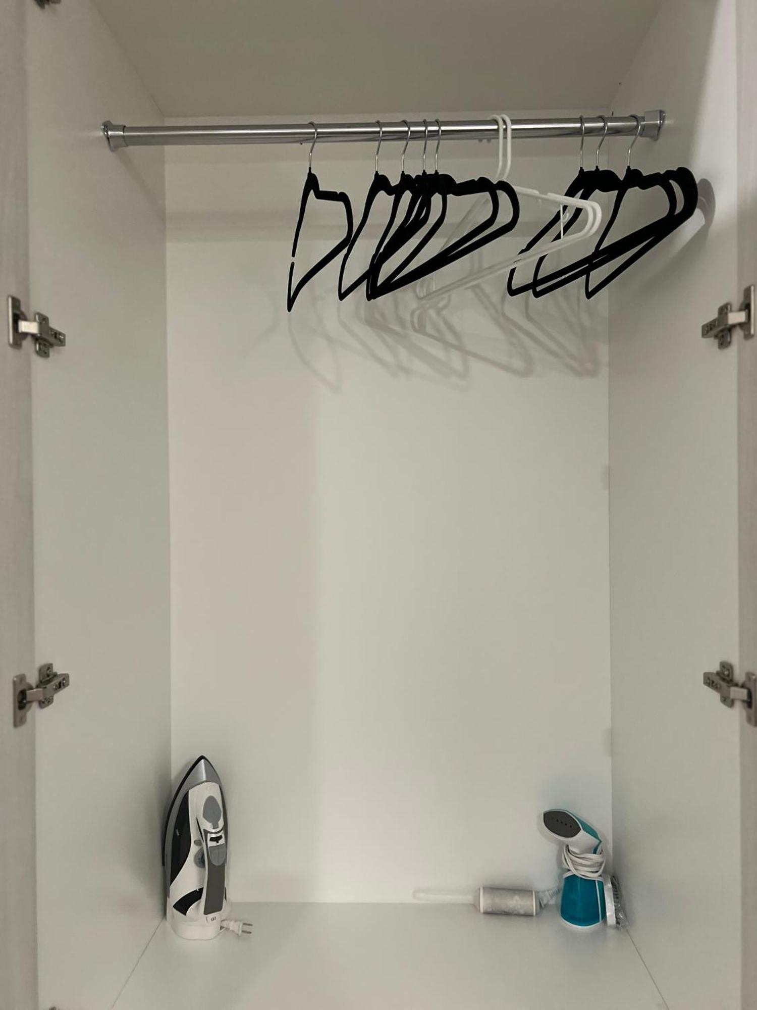 Heart Of Hollywood-walk Of Fame 1bd With View -free Parking, Balcony, Wifi, Rooftop, Gym, Upscale Amenities Apartment