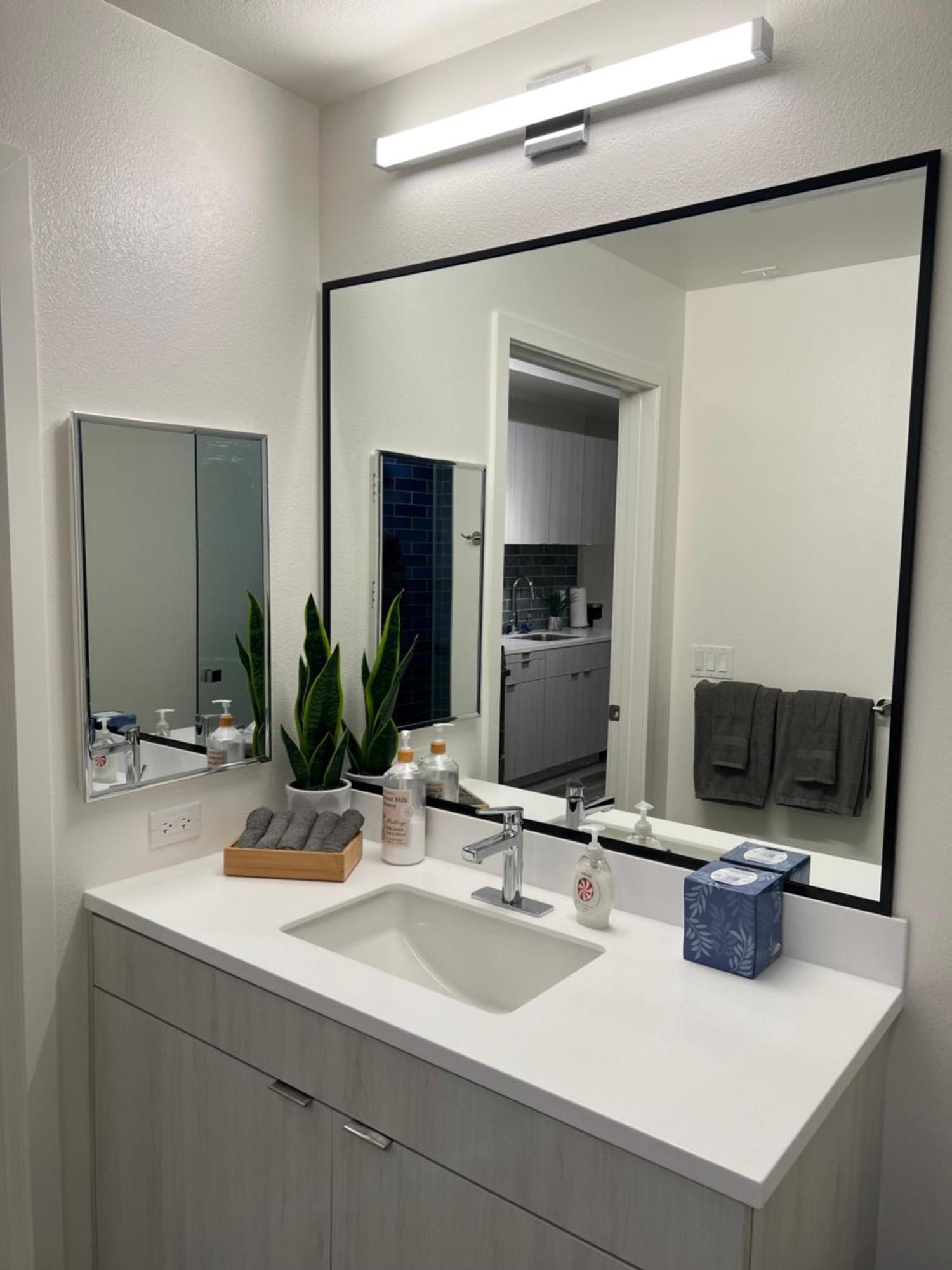 Apartment Heart Of Hollywood-walk Of Fame 1bd With View -free Parking, Balcony, Wifi, Rooftop, Gym, Upscale Amenities